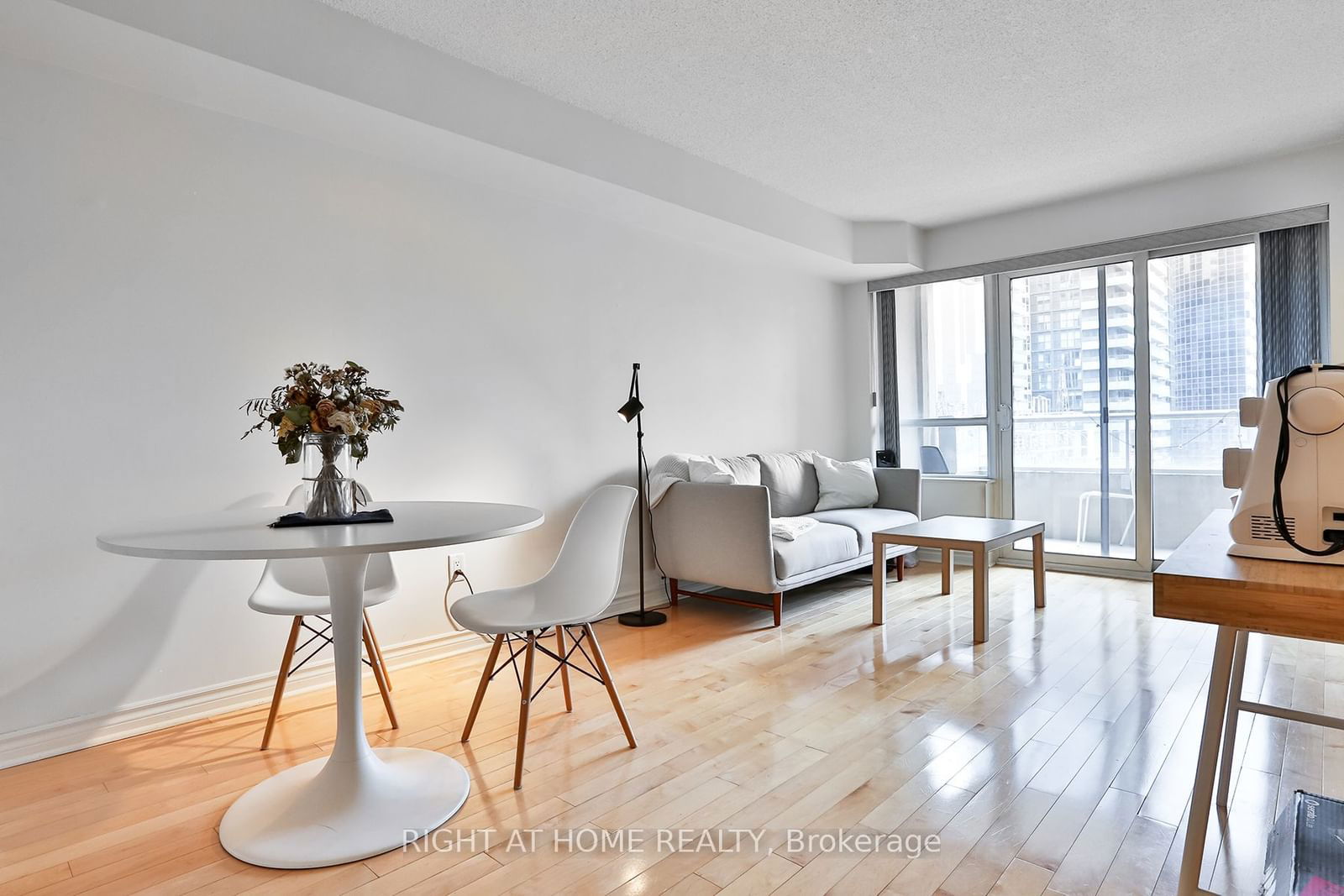 250 WELLINGTON St W, unit 535 for rent - image #10