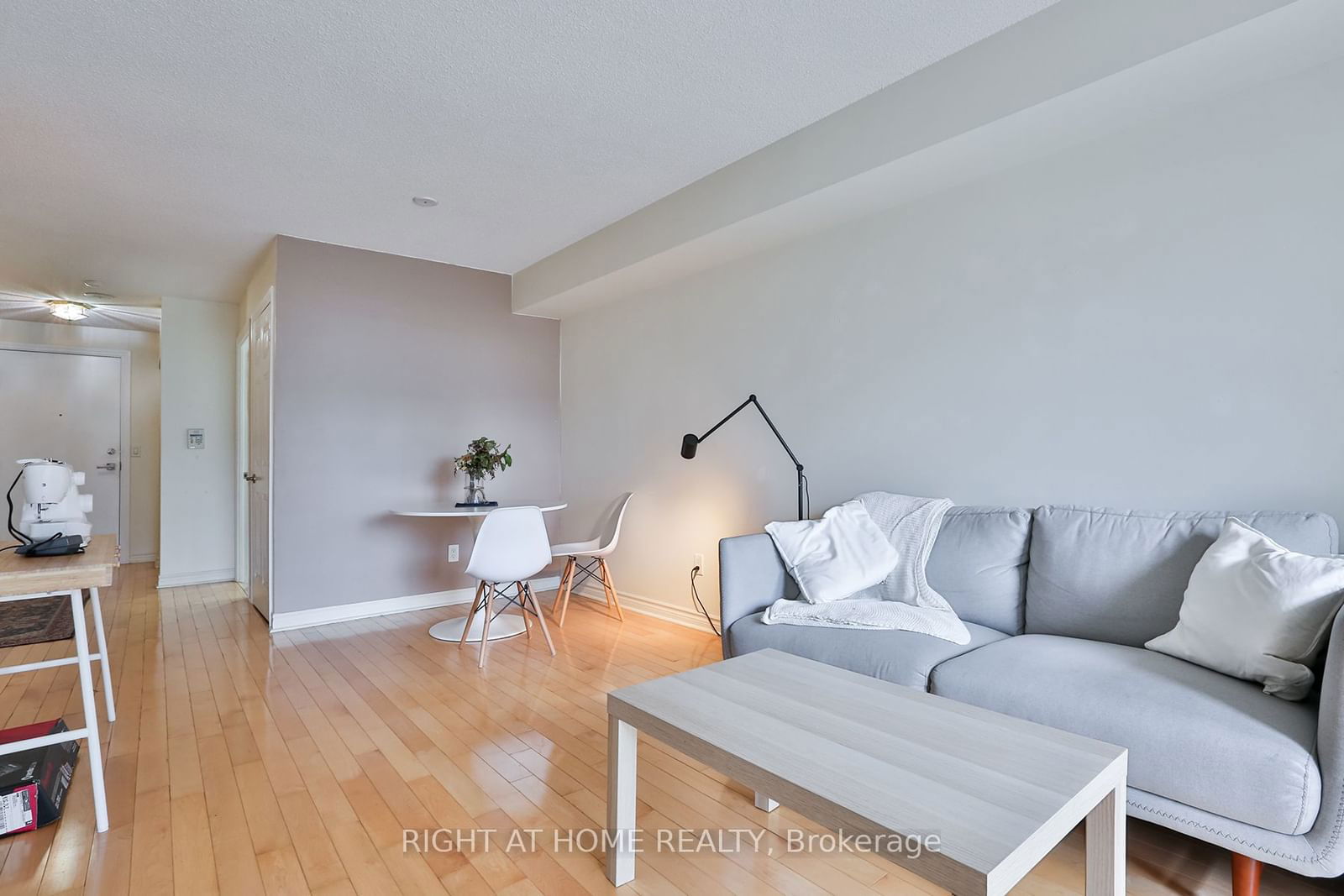 250 WELLINGTON St W, unit 535 for rent - image #11