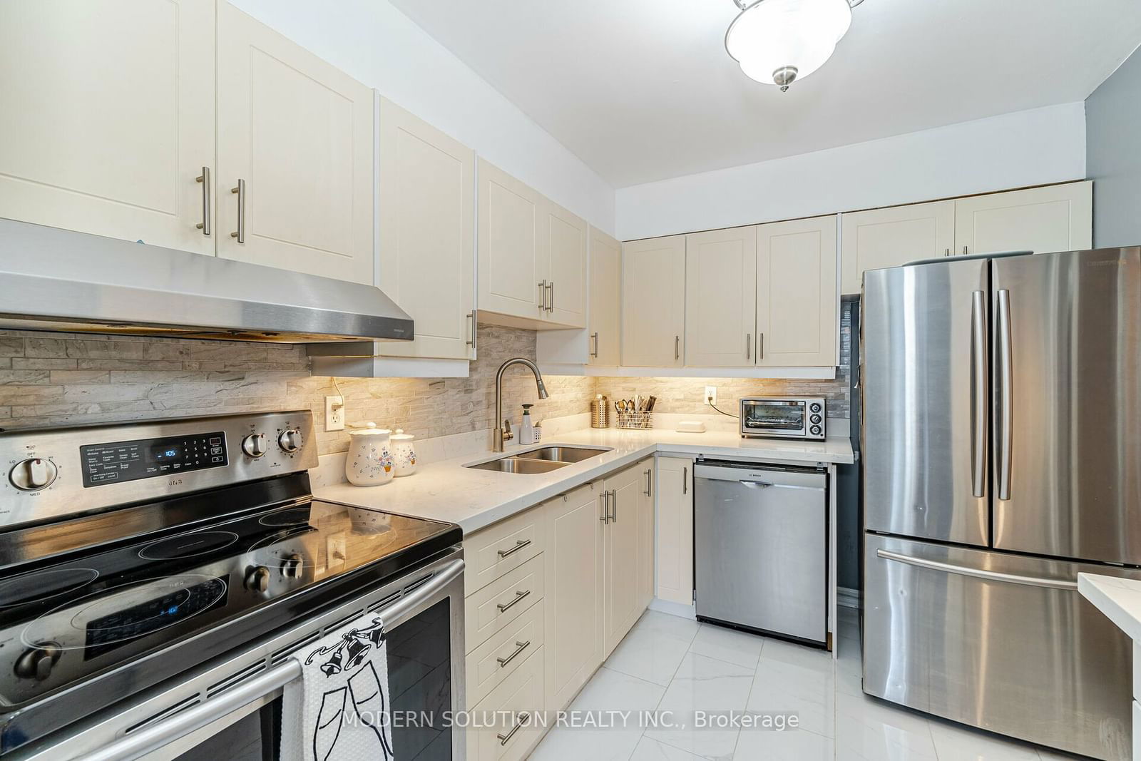 20 Edgecliffe Gfwy, unit 106 for sale - image #6