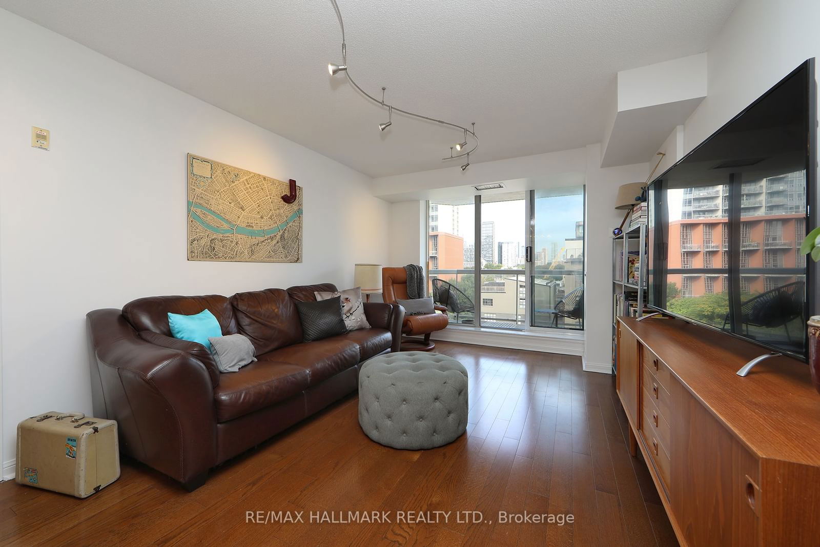 330 Adelaide St E, unit 801 for sale