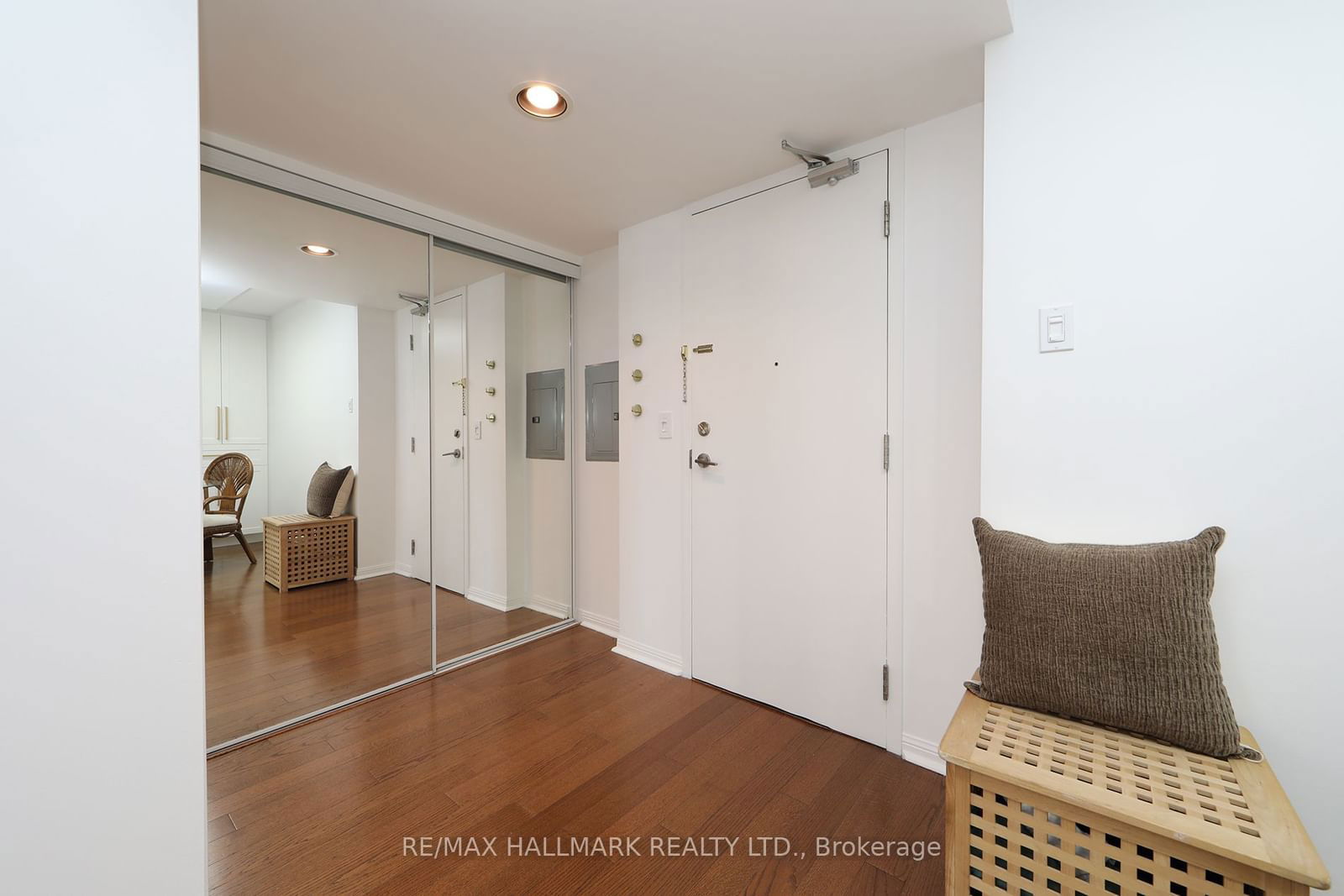 330 Adelaide St E, unit 801 for sale