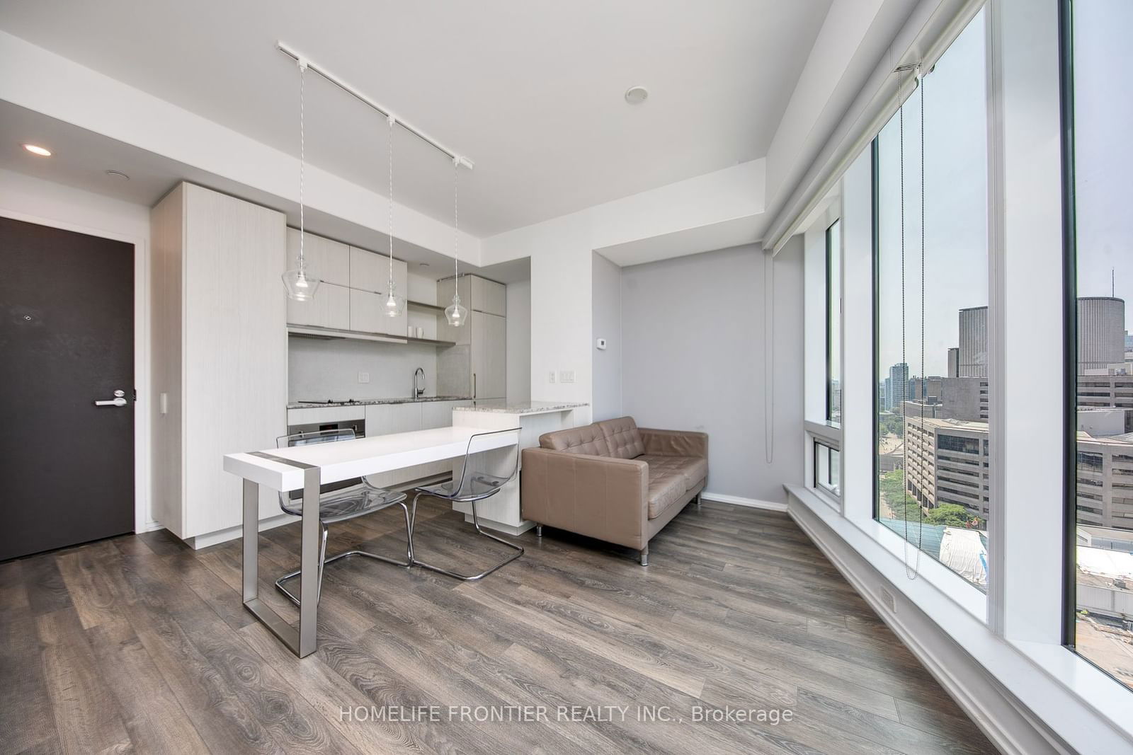 197 Yonge St, unit 1513 for rent - image #1