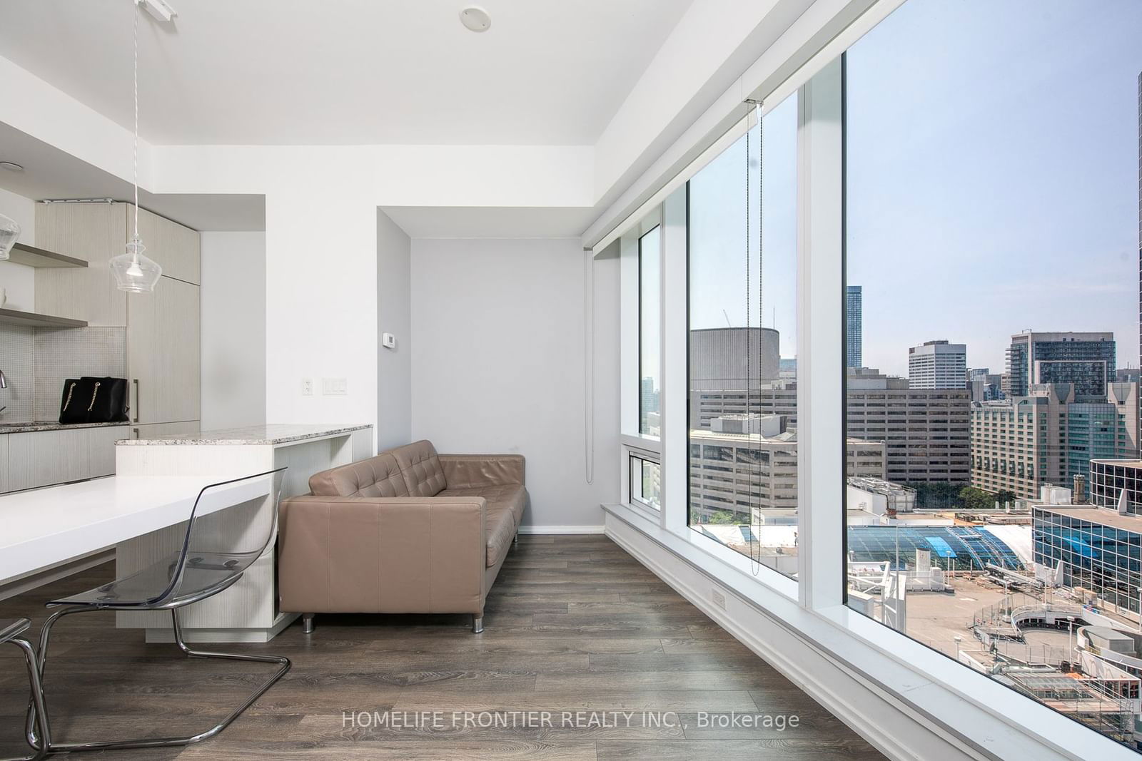 197 Yonge St, unit 1513 for rent - image #13