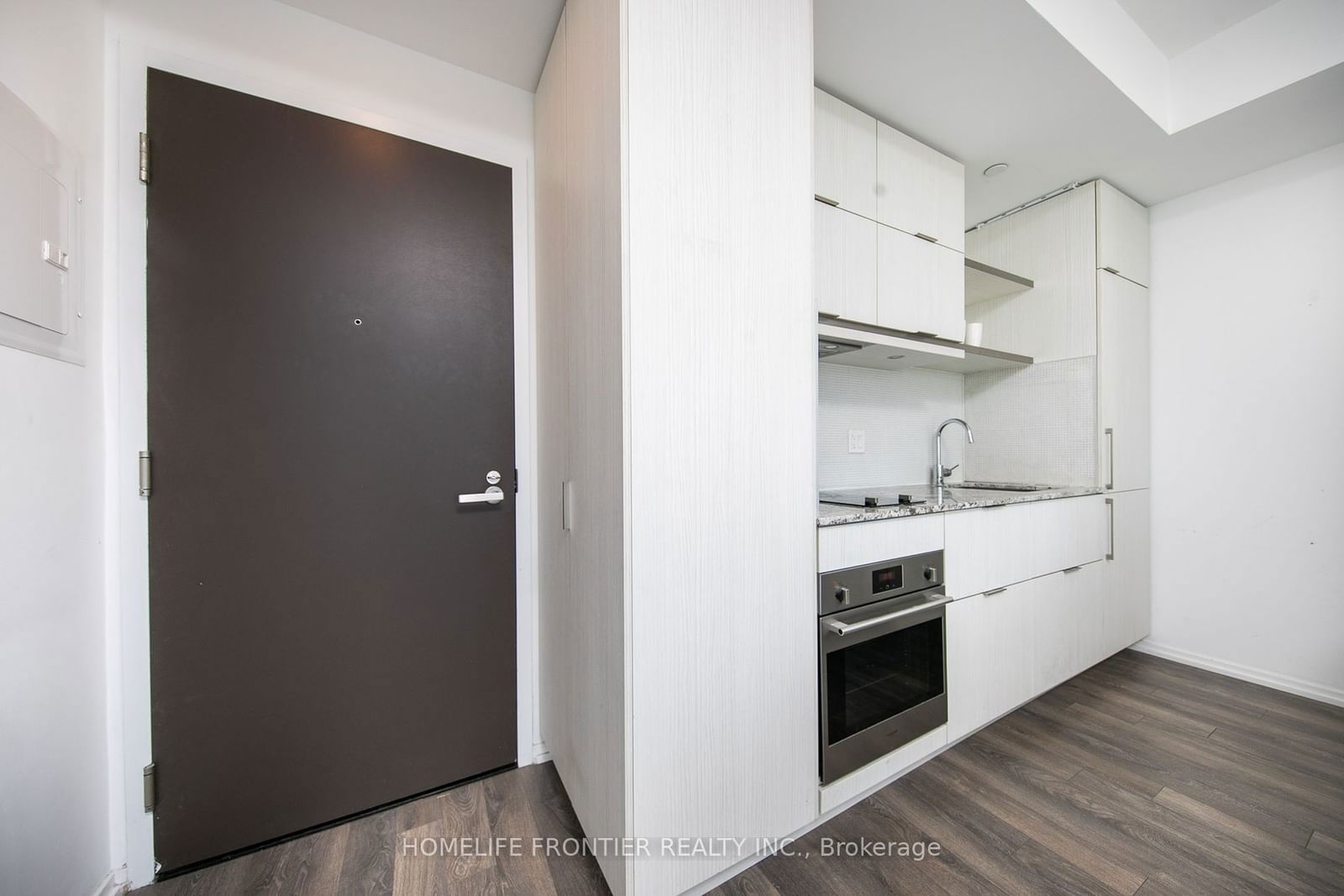 197 Yonge St, unit 1513 for rent - image #2