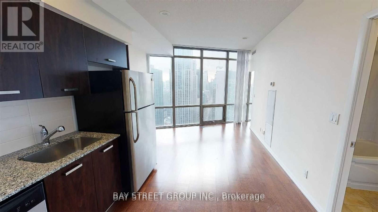 832 Bay St, unit 3409 for sale - image #2