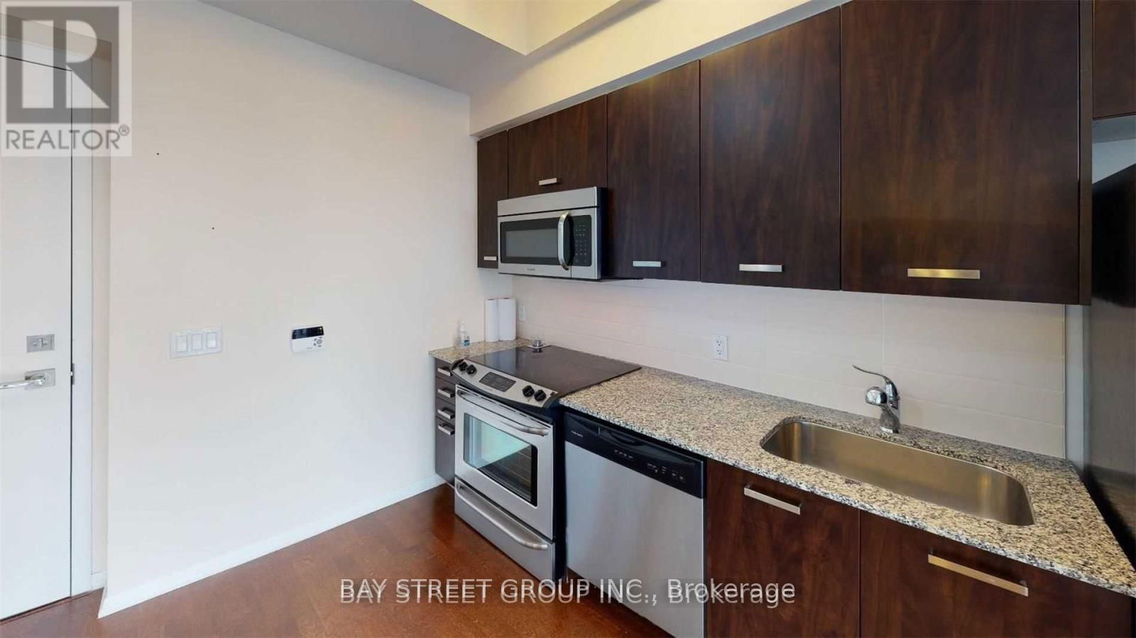 832 Bay St, unit 3409 for sale - image #3