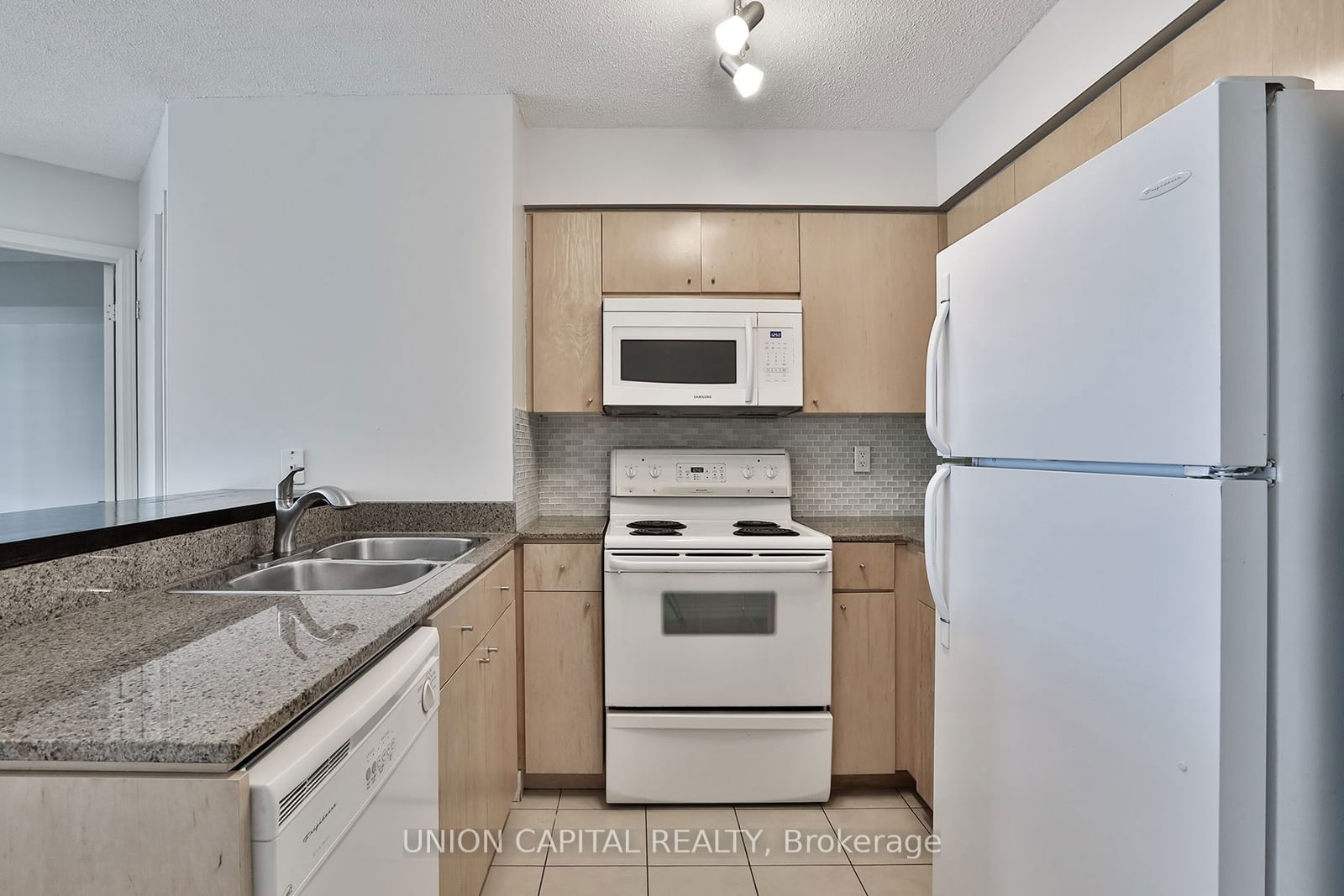 373 Front St W, unit 907 for sale