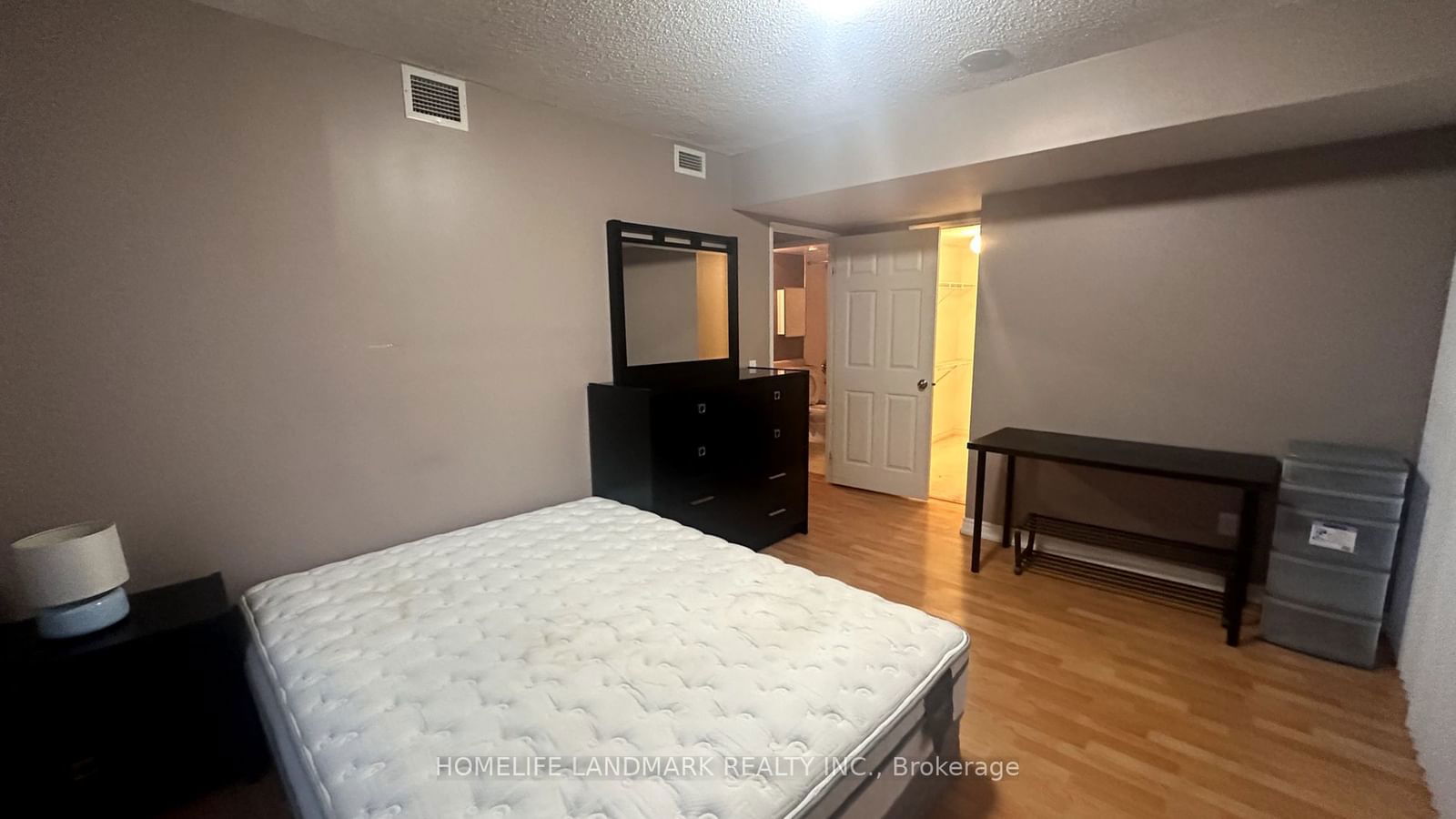 18 Parkview Ave, unit 2112 for rent