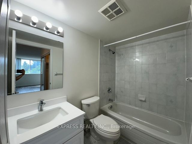 39 Pemberton Ave, unit 215 for rent - image #9