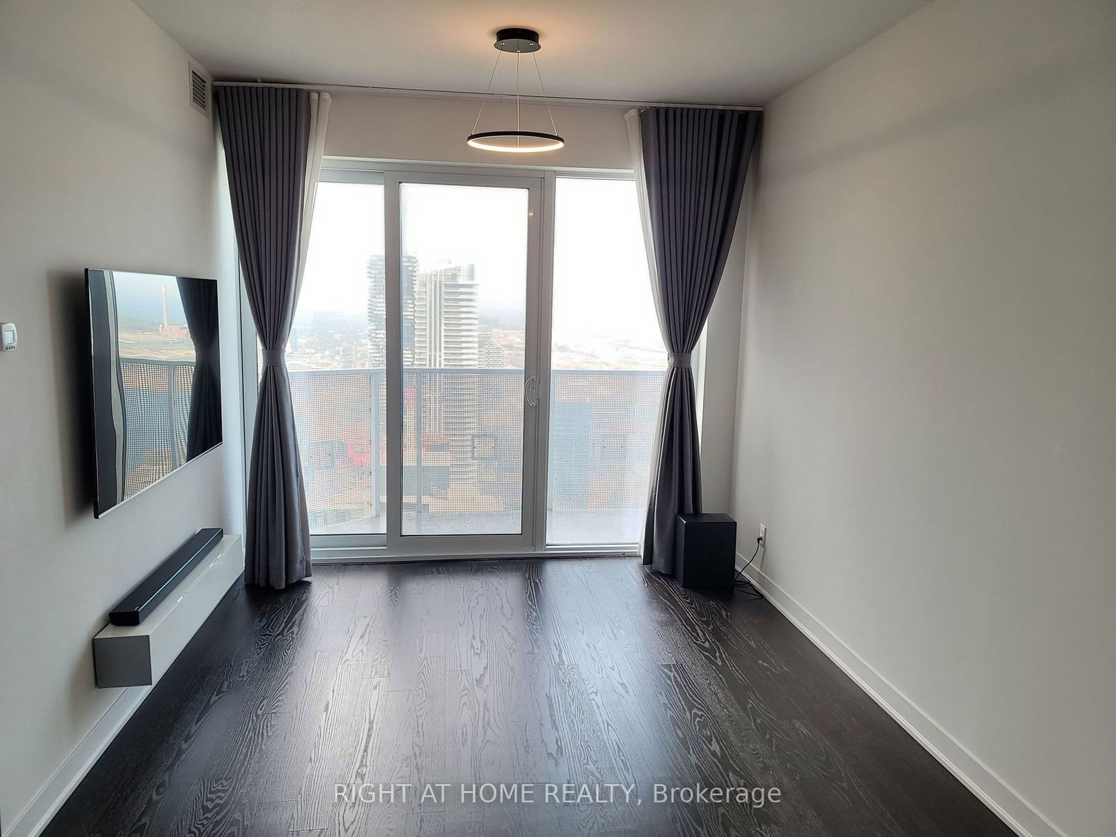 88 Harbour St, unit 6606 for rent