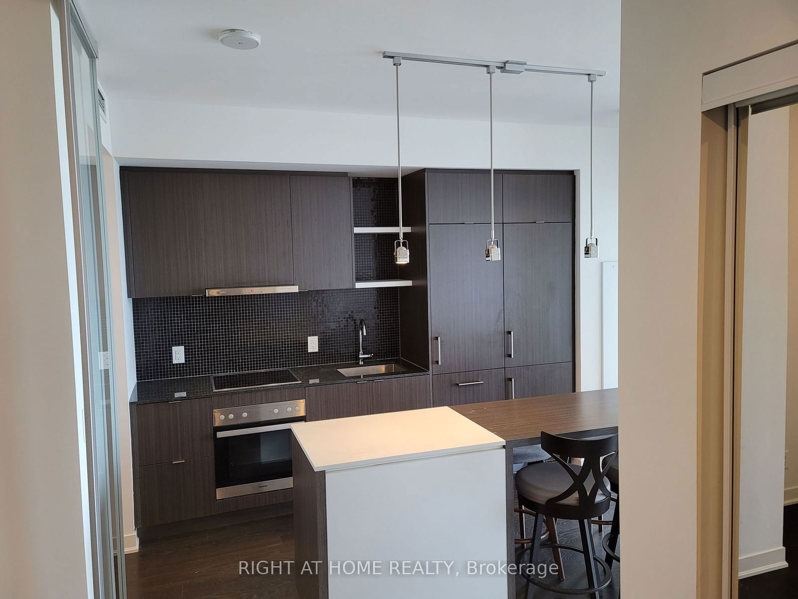 88 Harbour St, unit 6606 for rent