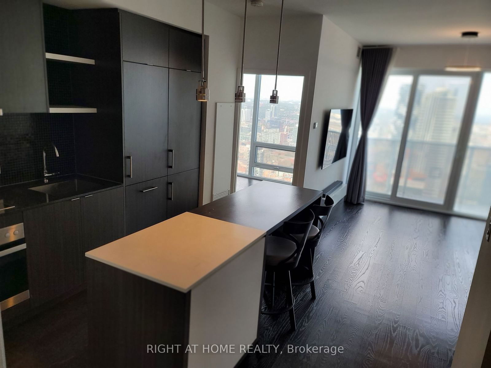 88 Harbour St, unit 6606 for rent - image #6