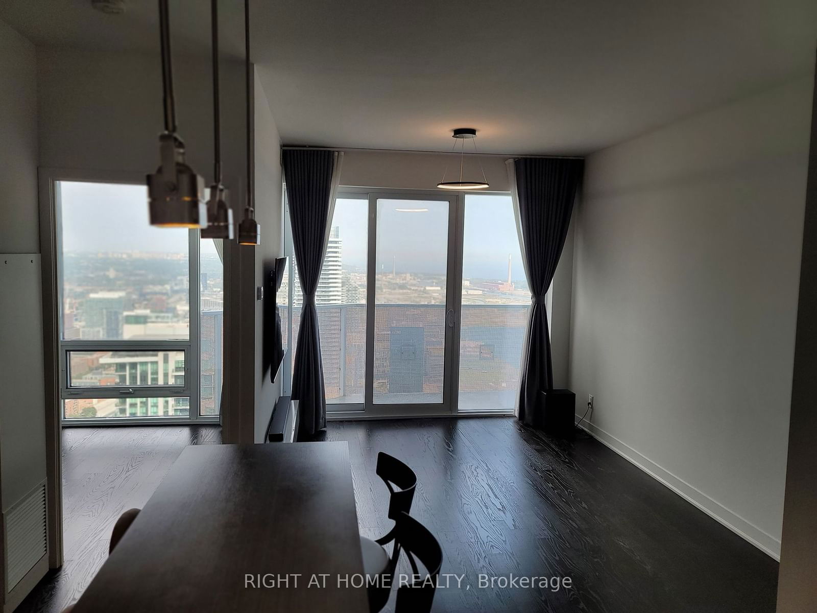 88 Harbour St, unit 6606 for rent