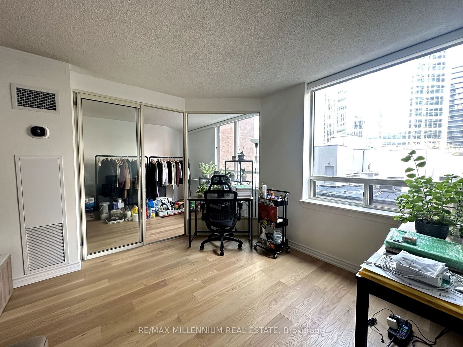 663 Bay St, unit 422 for rent - image #22