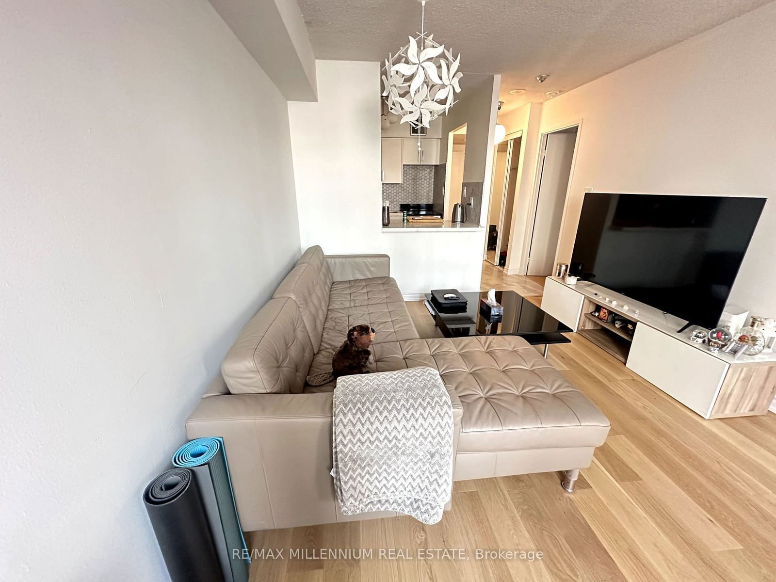 663 Bay St, unit 422 for rent - image #3