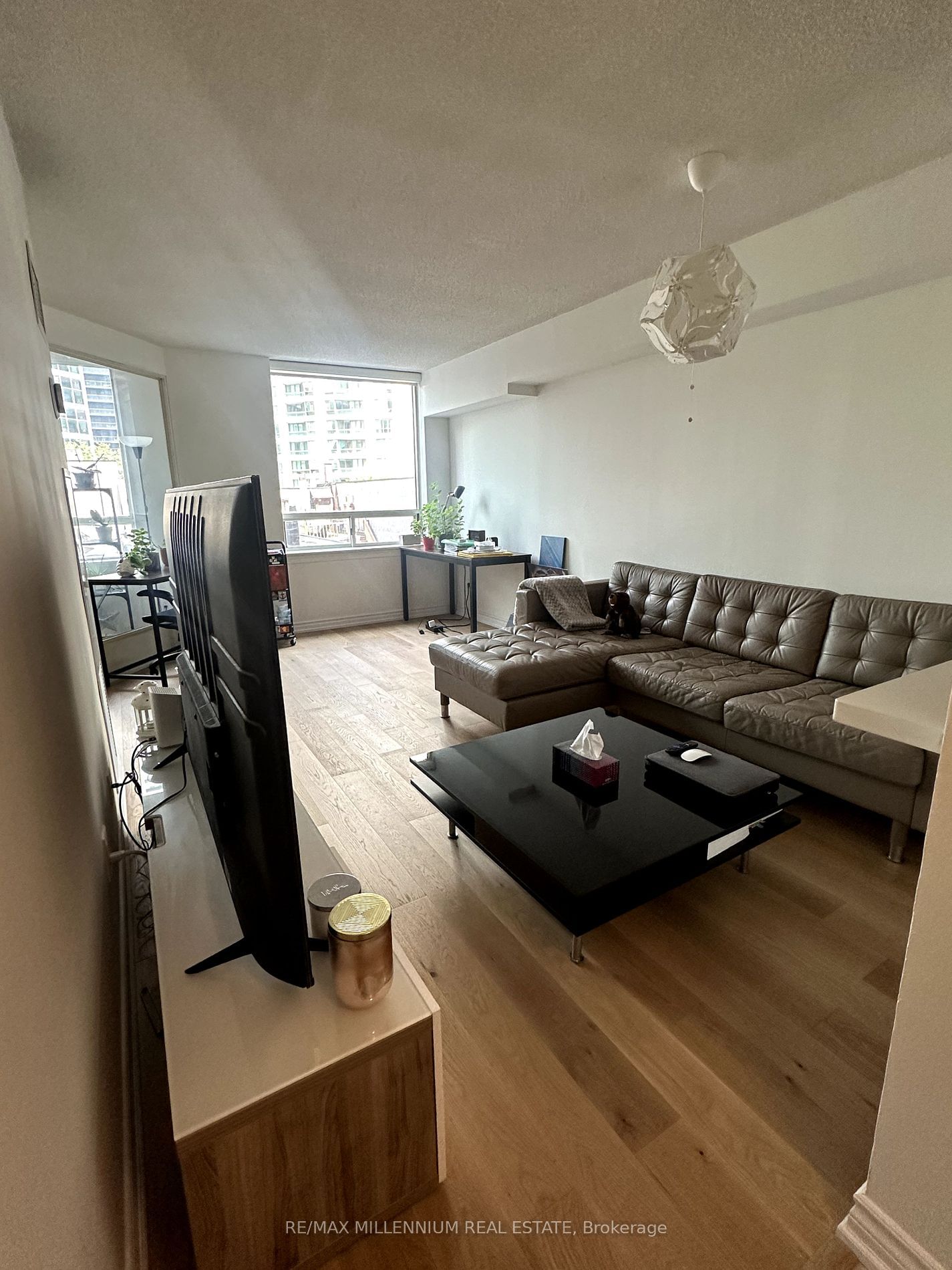 663 Bay St, unit 422 for rent - image #6