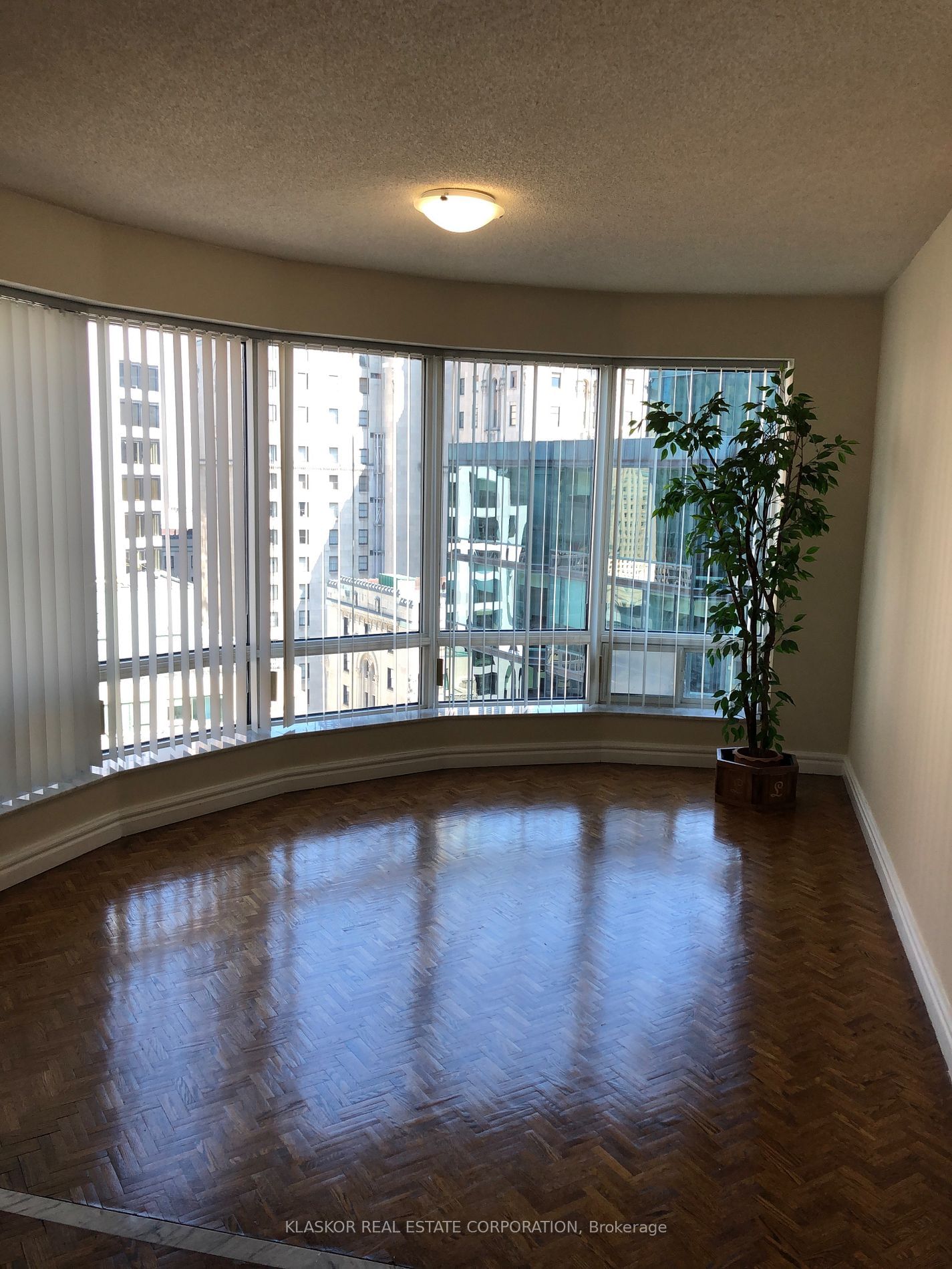 33 University Ave, unit 2602 for rent