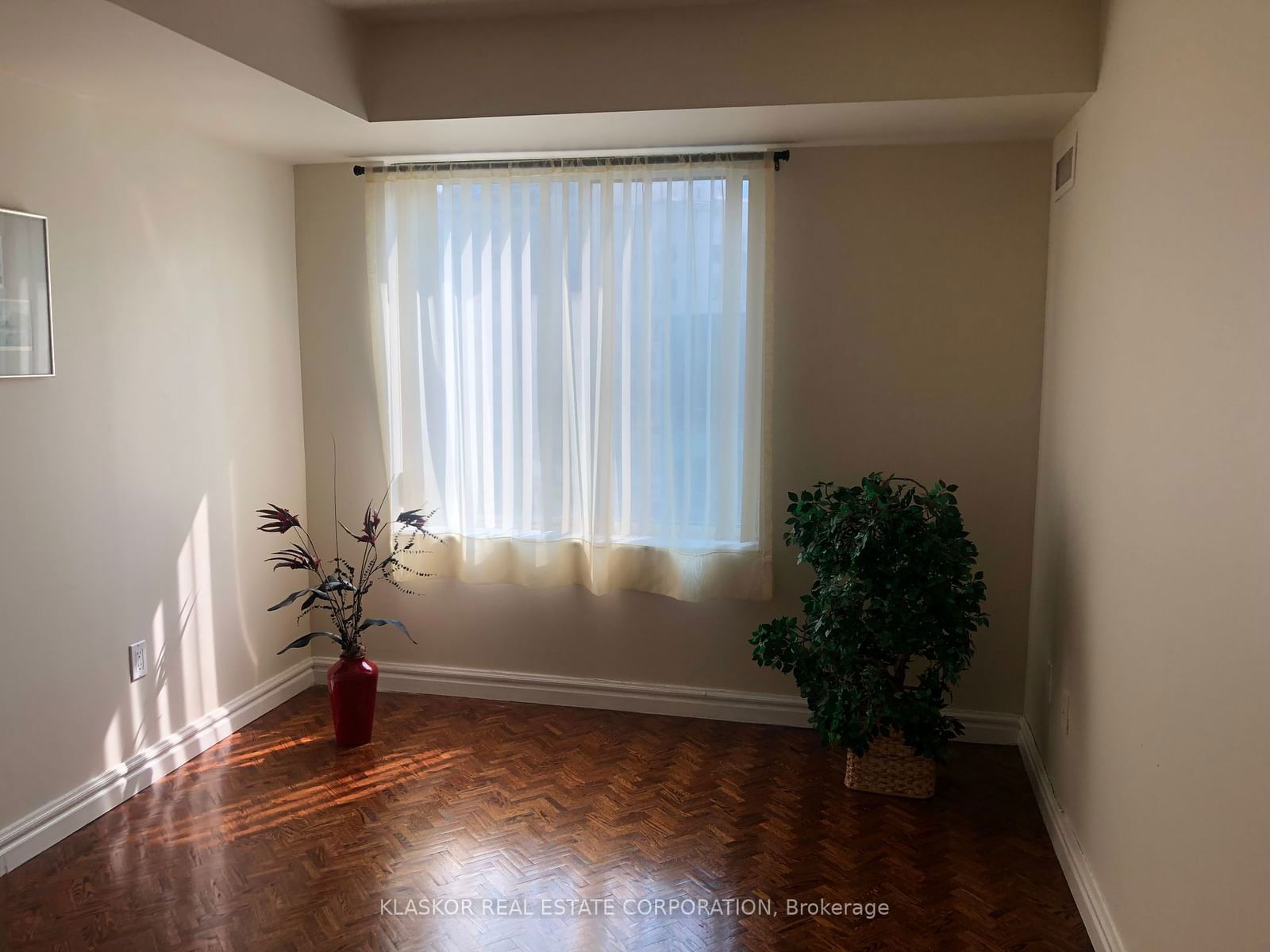 33 University Ave, unit 2602 for rent