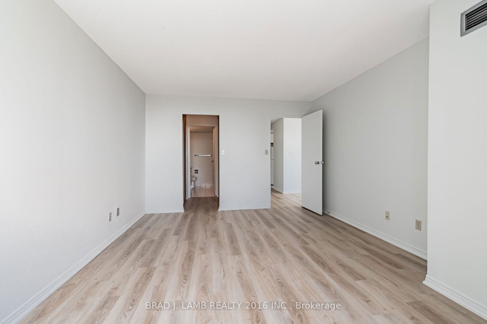 5765 Yonge St, unit 1602 for rent - image #11