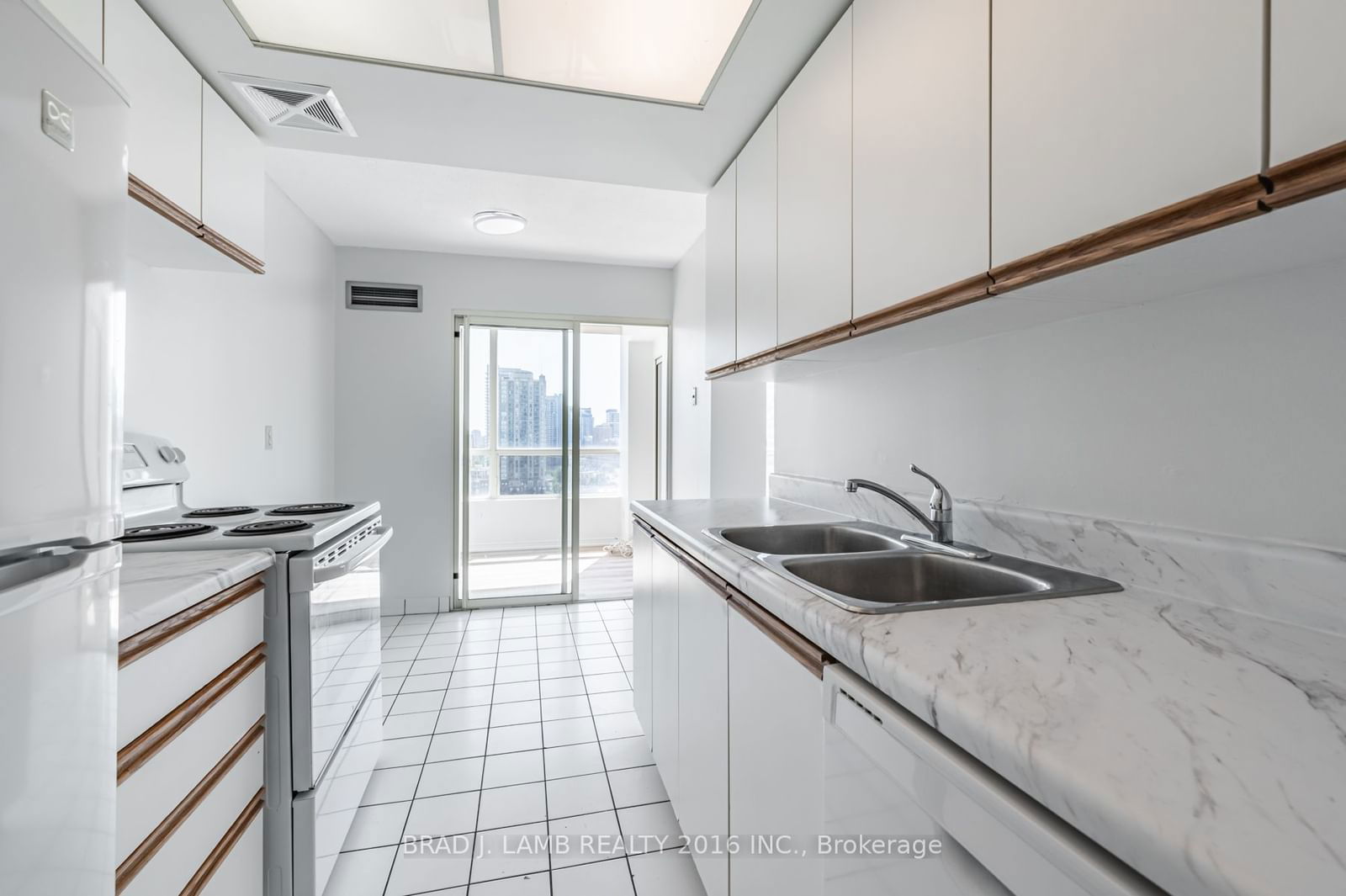 5765 Yonge St, unit 1602 for rent - image #4