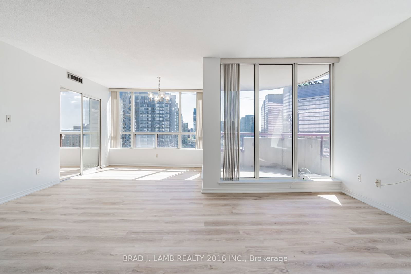 5765 Yonge St, unit 1602 for rent - image #6