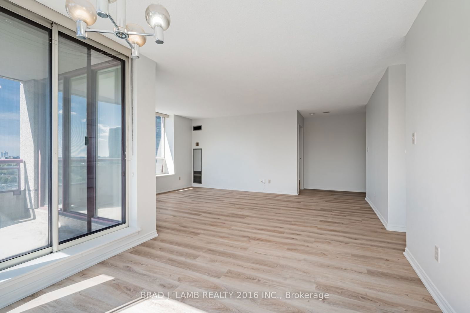 5765 Yonge St, unit 1602 for rent - image #9