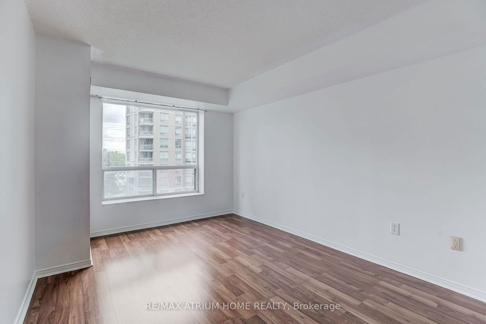 8 Pemberton Ave, unit 511 for sale