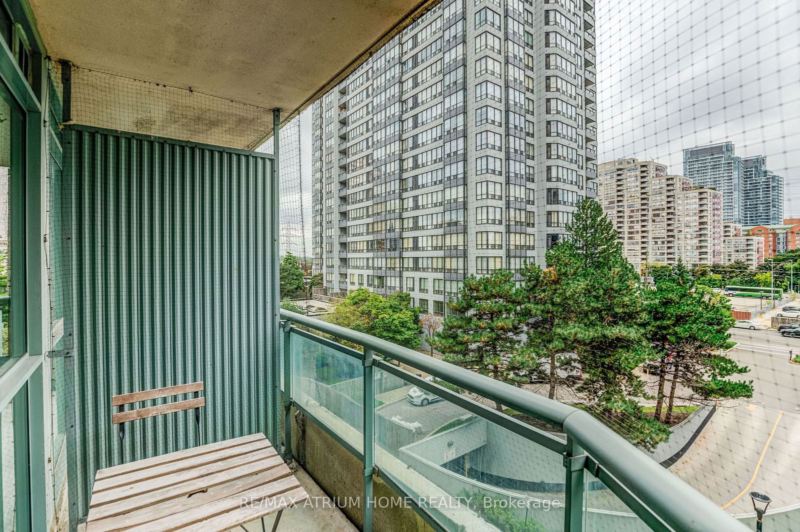 8 Pemberton Ave, unit 511 for sale