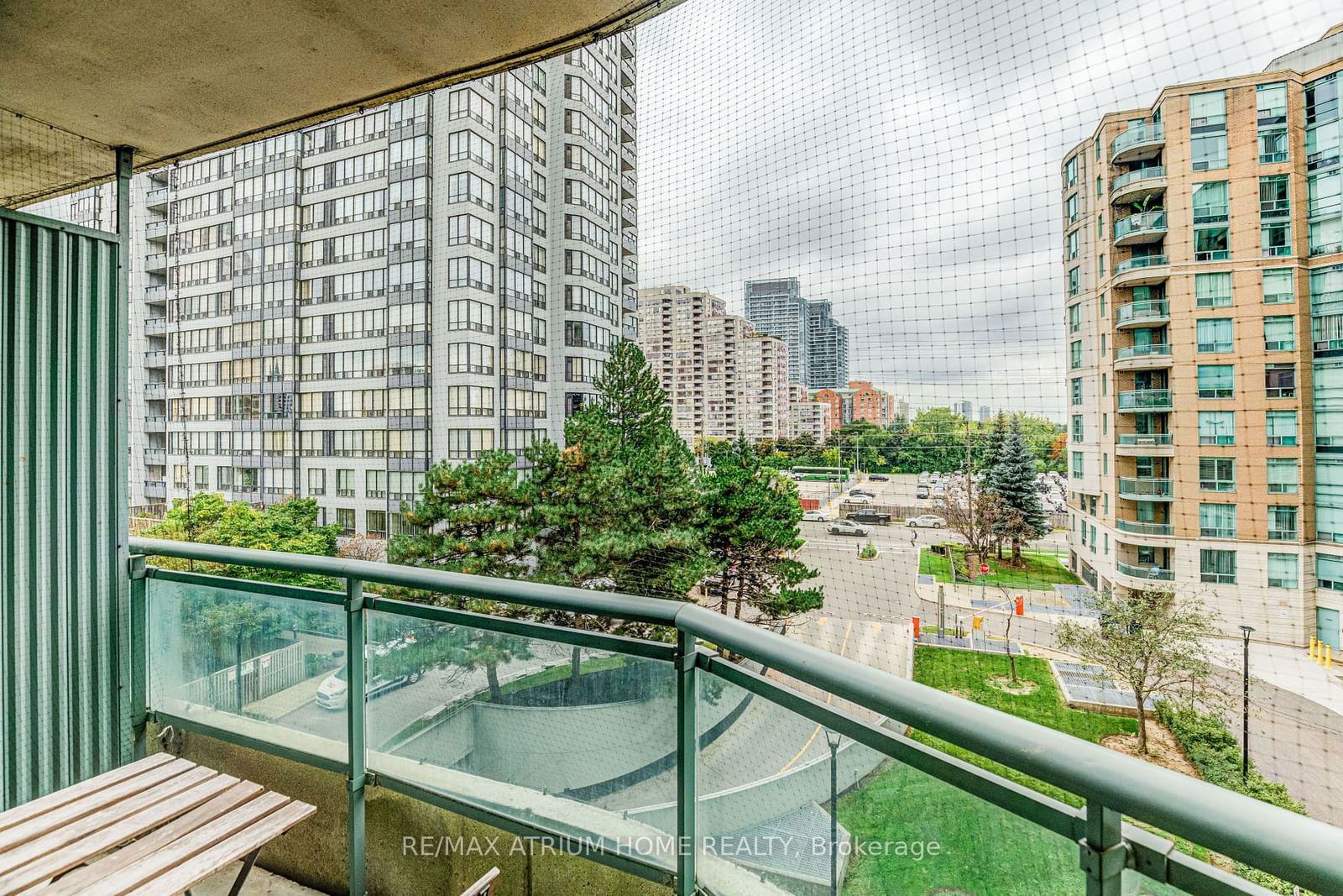 8 Pemberton Ave, unit 511 for sale