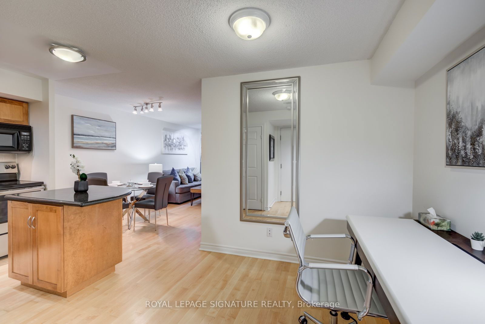 270 Wellington St W, unit 303 for rent - image #3