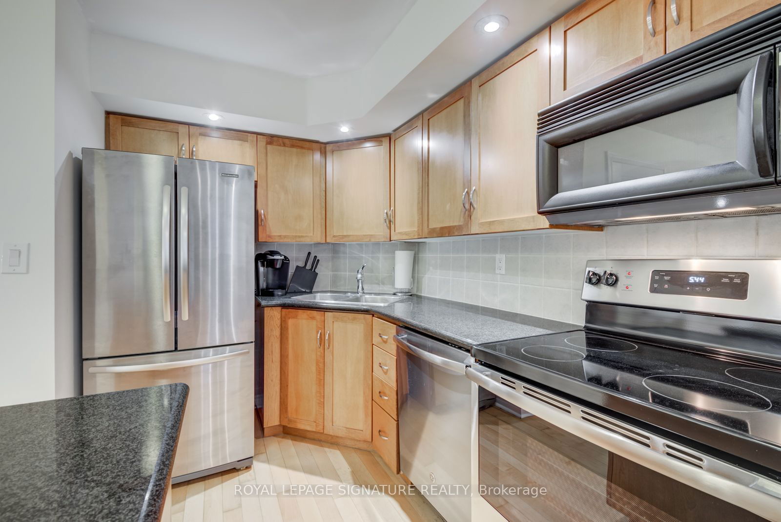 270 Wellington St W, unit 303 for rent - image #6