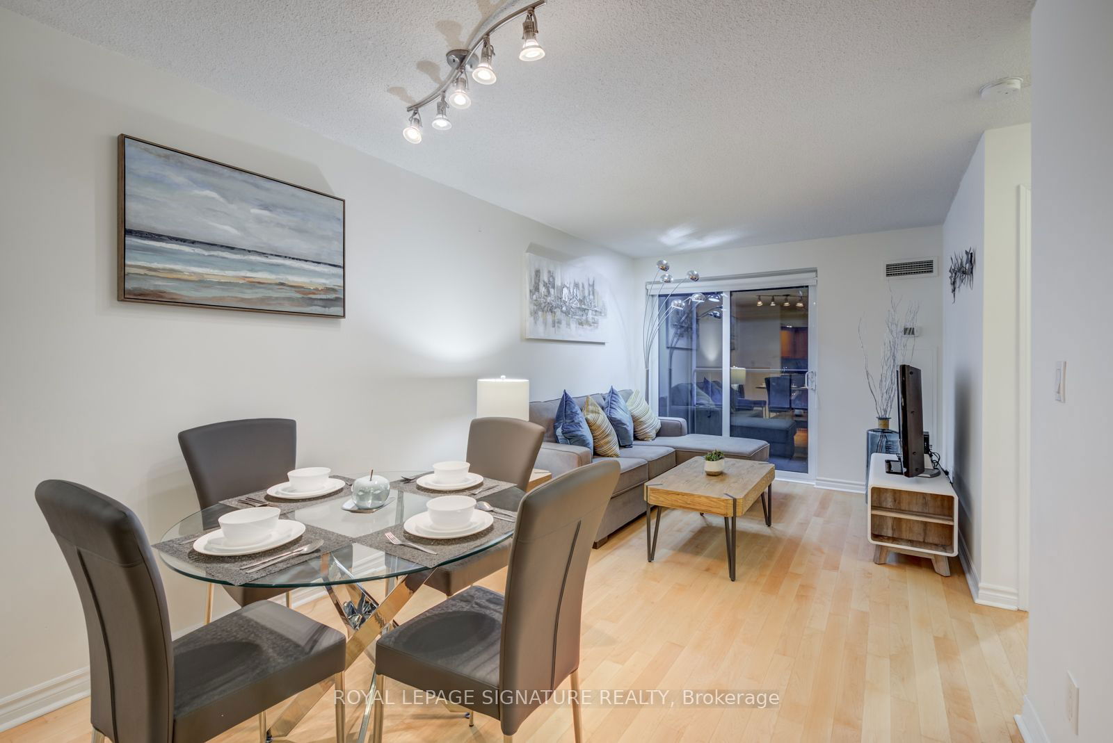 270 Wellington St W, unit 303 for rent - image #8