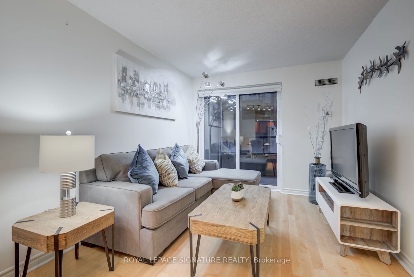 270 Wellington St W, unit 303 for rent - image #9