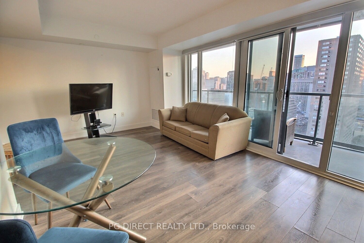 89 McGill St, unit 2101 for sale