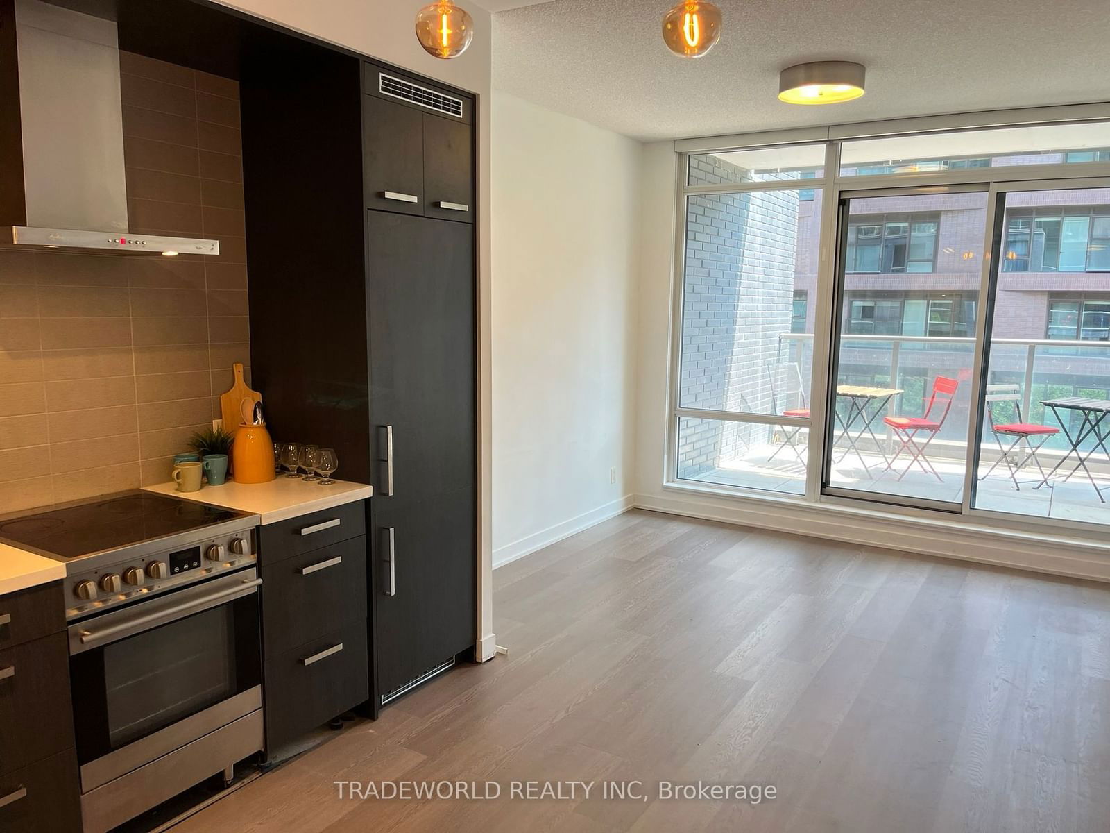 455 Front St E, unit S423 for sale - image #2