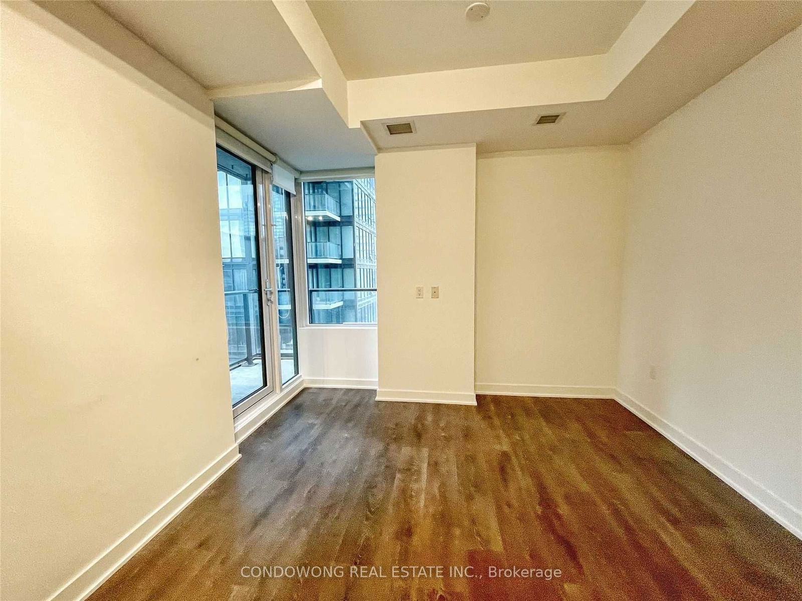 115 Blue Jays Way, unit 1812 for rent - image #4