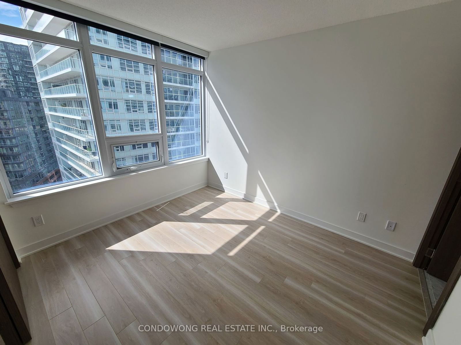 17 Bathurst St, unit 1802 for rent - image #11