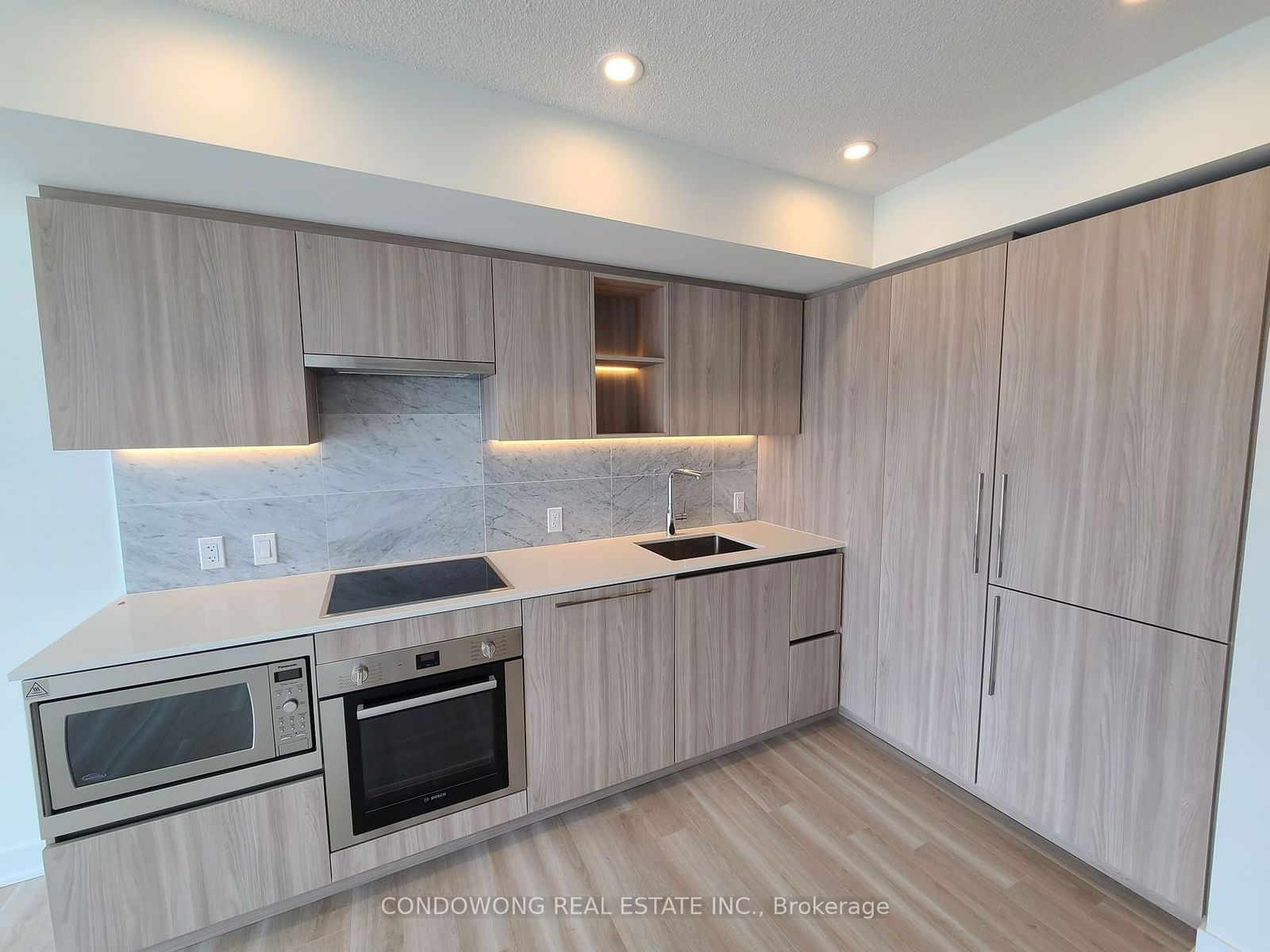 17 Bathurst St, unit 1802 for rent