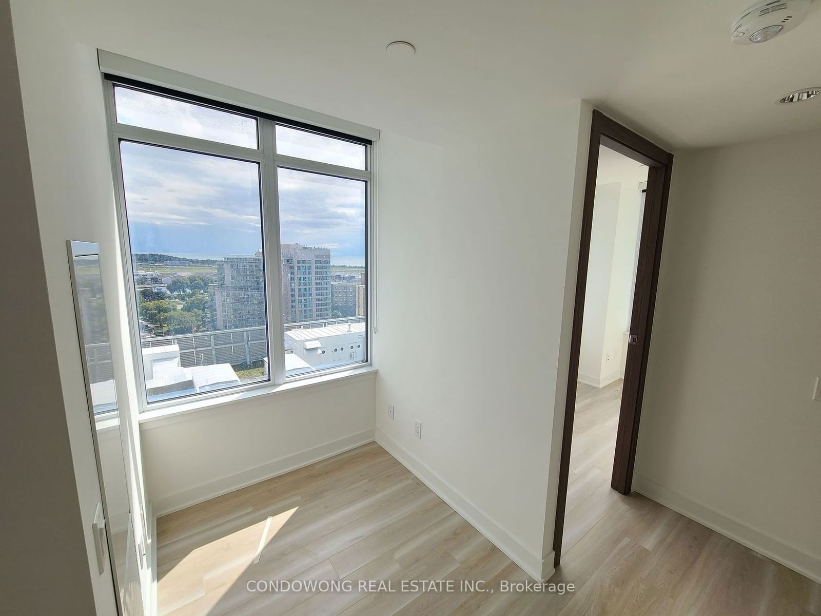 17 Bathurst St, unit 1802 for rent