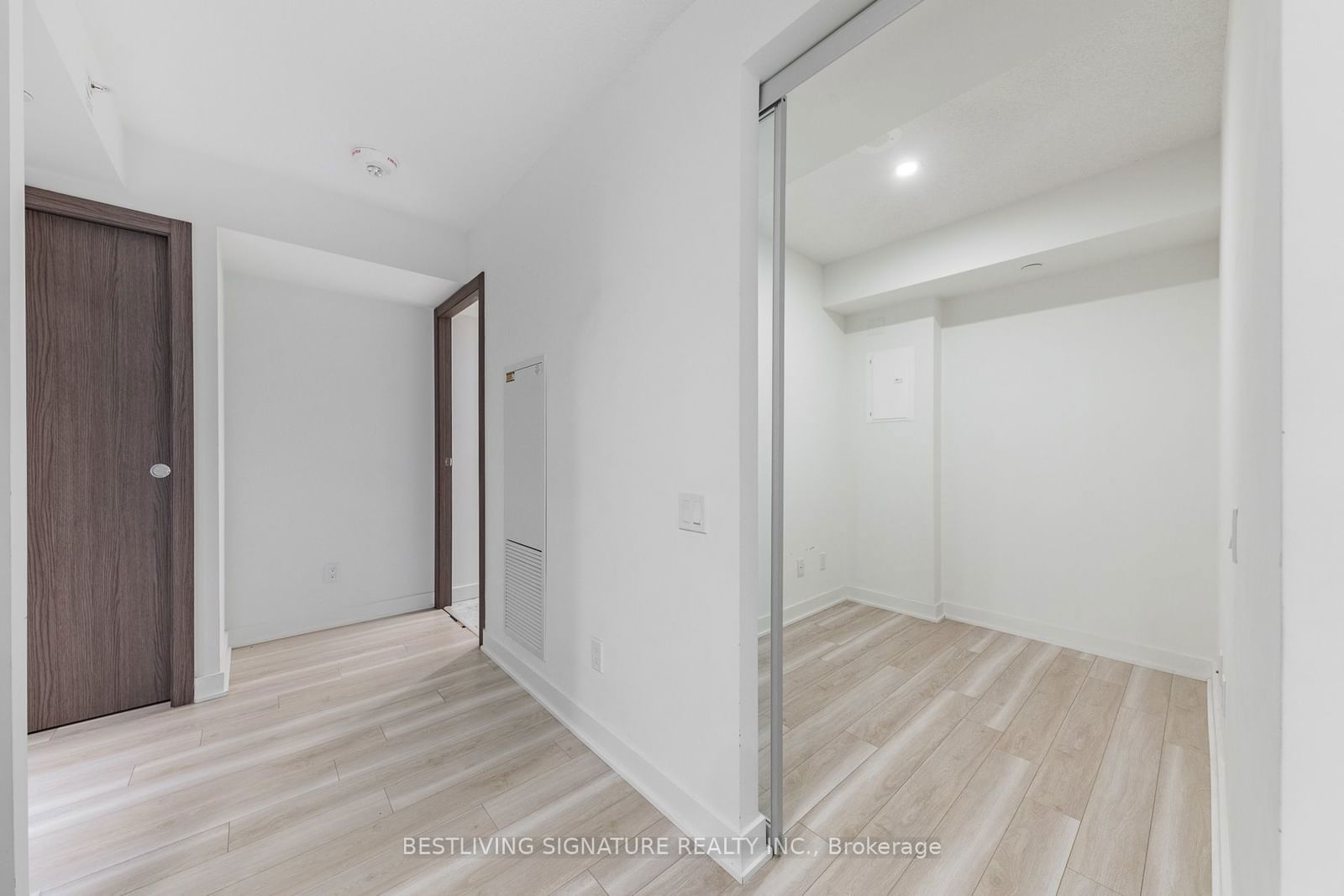 17 Bathurst St, unit 701 for sale - image #21