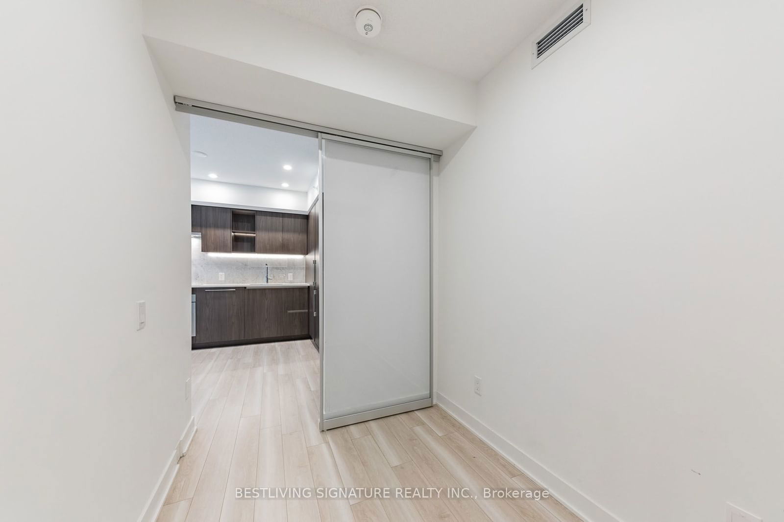 17 Bathurst St, unit 701 for sale