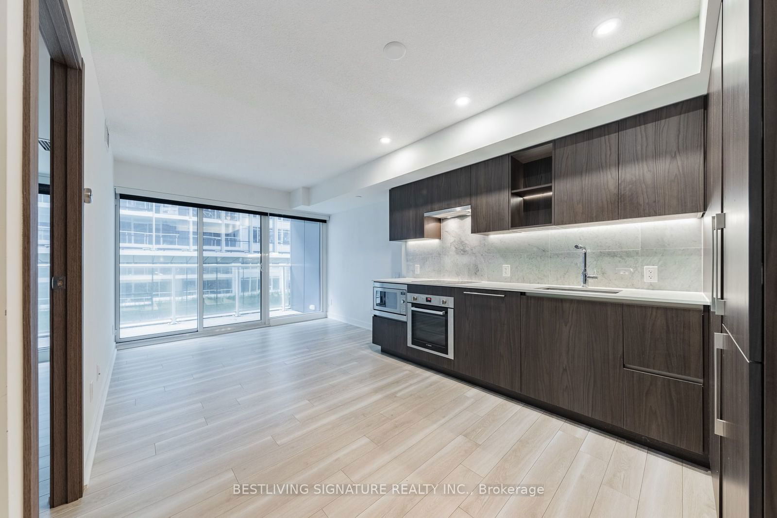 17 Bathurst St, unit 701 for sale