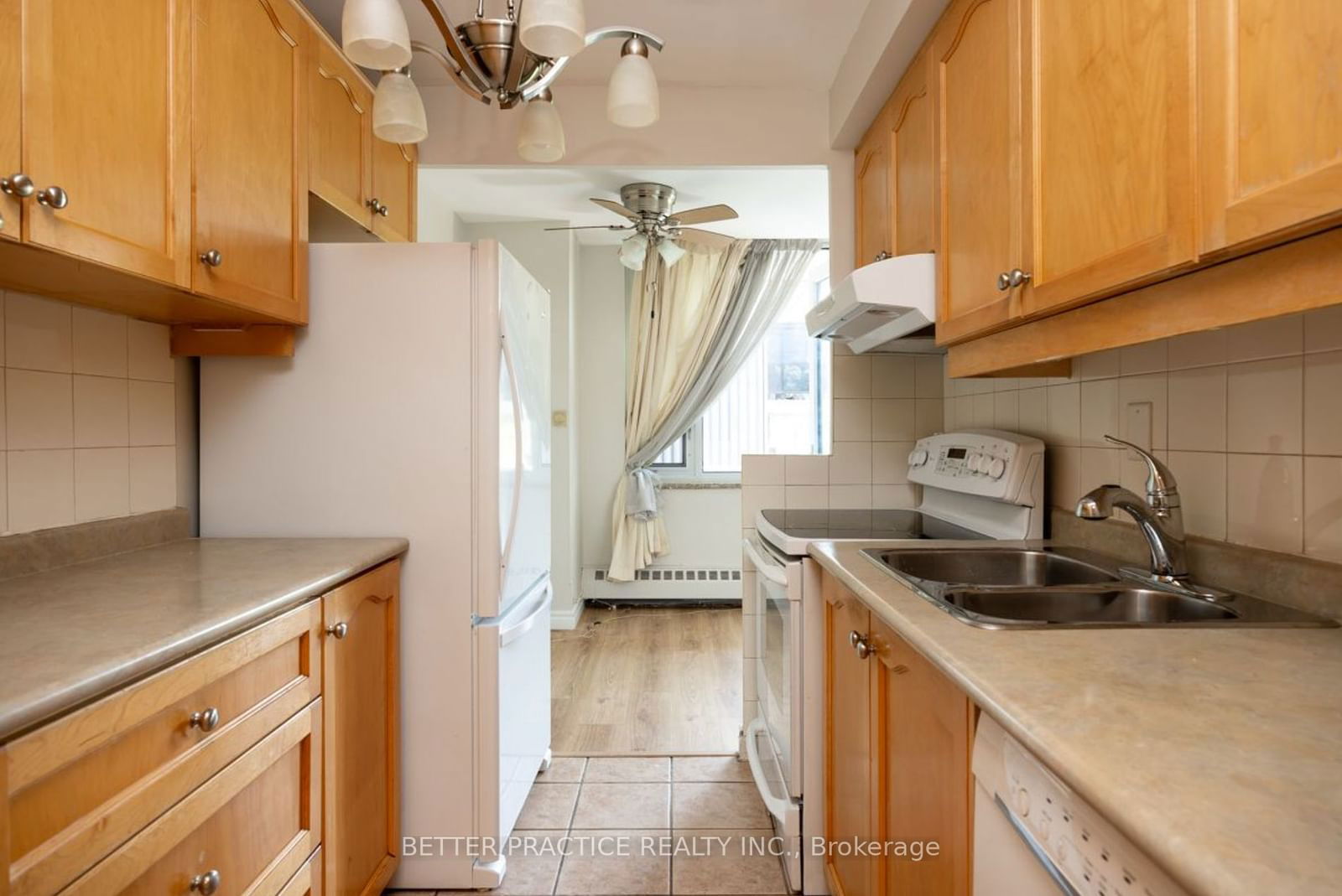 74 Spadina Rd, unit 305 for rent