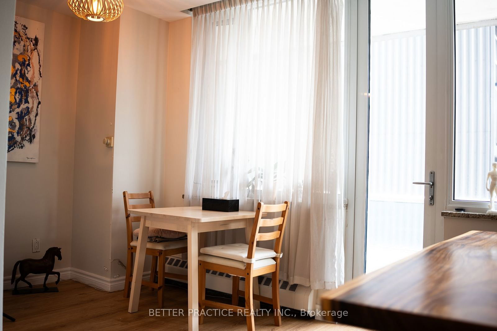 74 Spadina Rd, unit 305 for rent