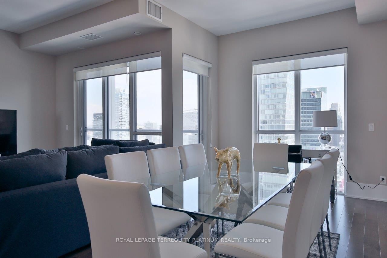 300 Front St W, unit 4802 for sale