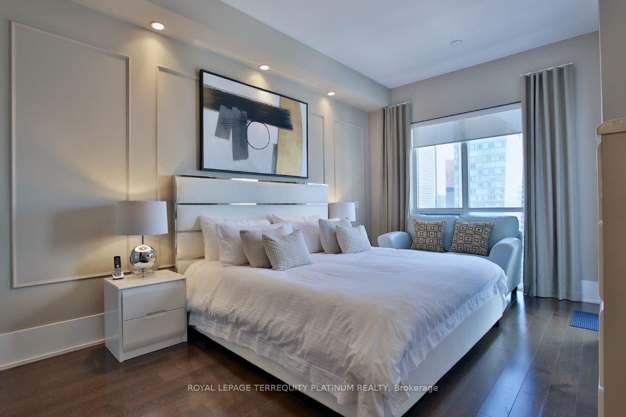 300 Front St W, unit 4802 for sale - image #18