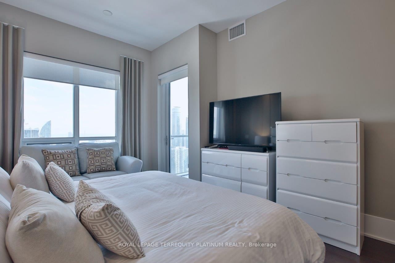 300 Front St W, unit 4802 for sale - image #19