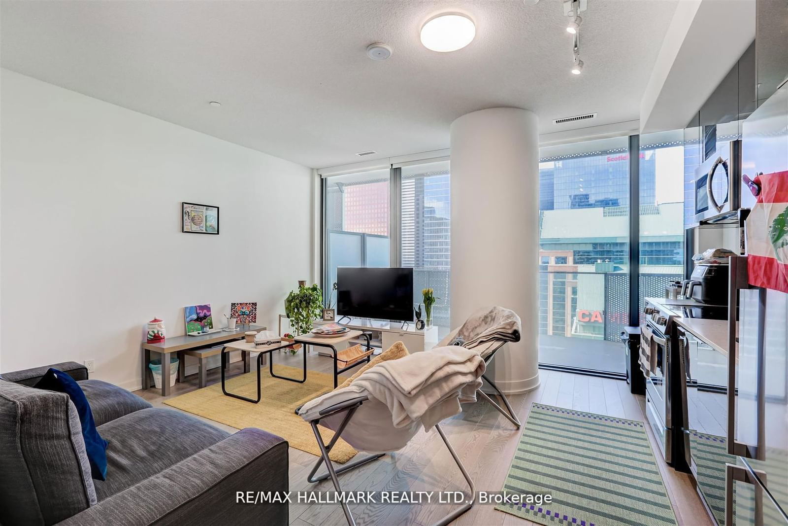 25 Richmond St E, unit 2406 for rent - image #8