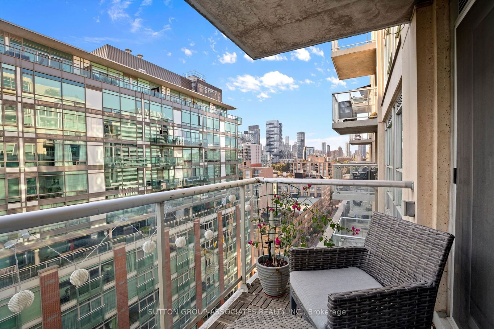 230 King St E, unit 1413 for sale