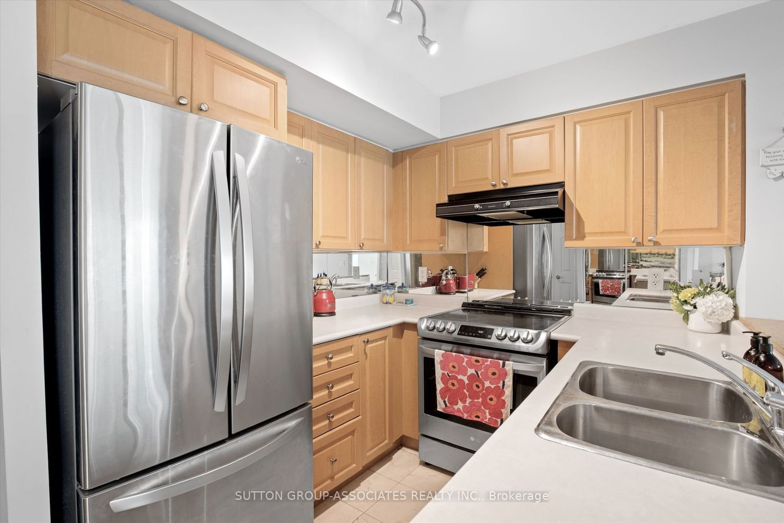 230 King St E, unit 1413 for sale